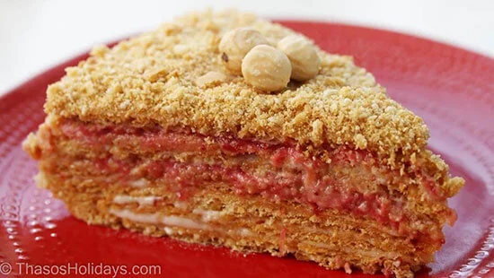 Honey dessert on a pink dish